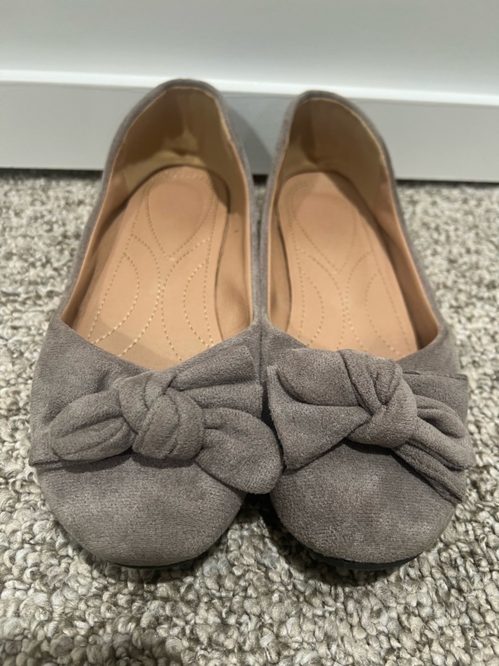 Taupe Suede Ballet Flats Bow Detail Women’s Size 7.5 Comfortable - Picture 3 of 12